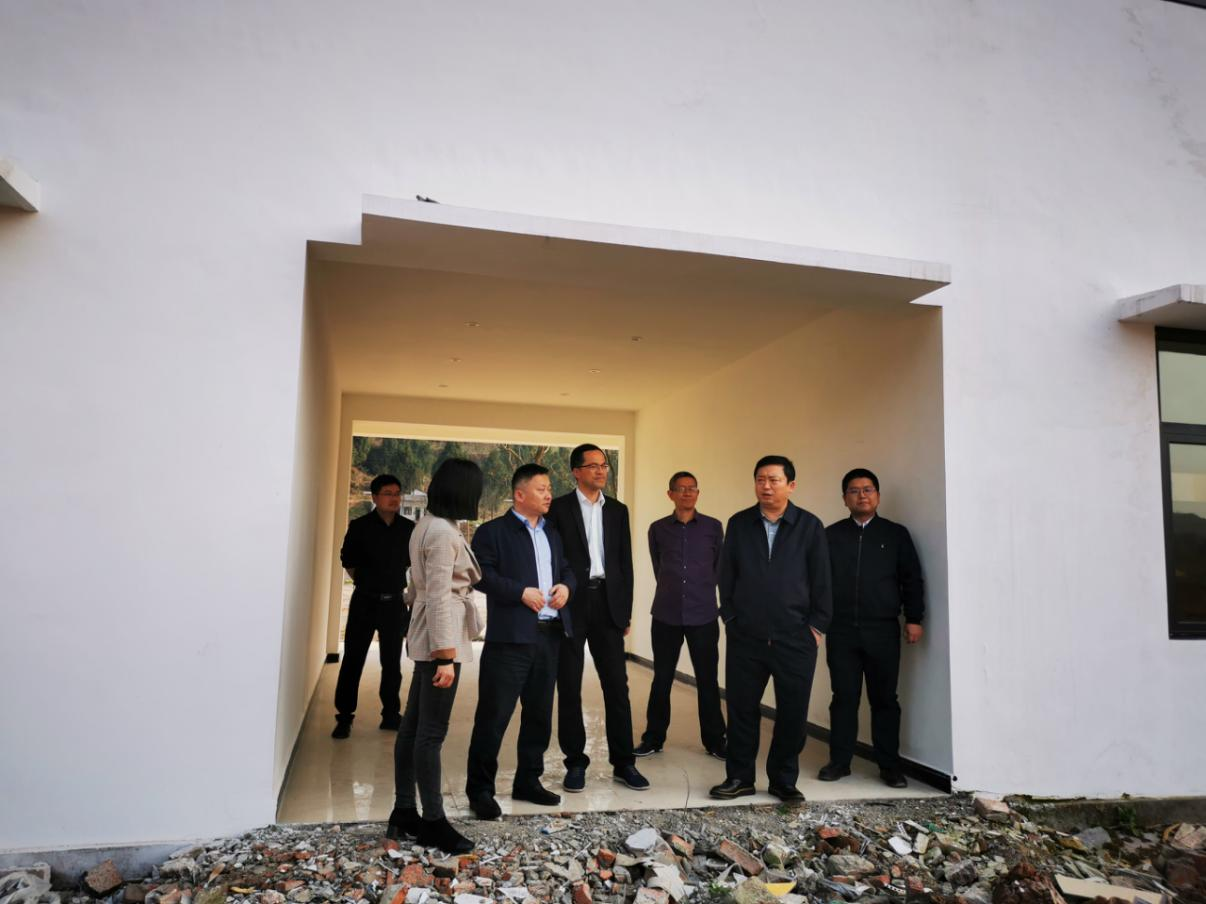 凯发K8集团党委副书记、董事陈日到邓家沟村开展帮扶工作
